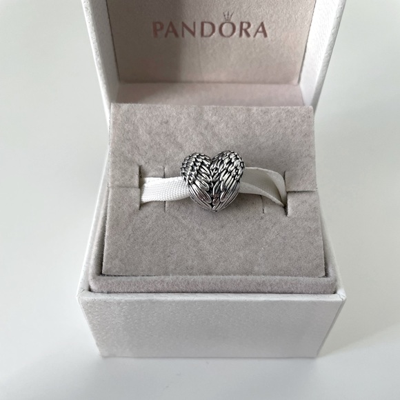 Pandora Angelic Feathers Charm - Picture 1 of 4